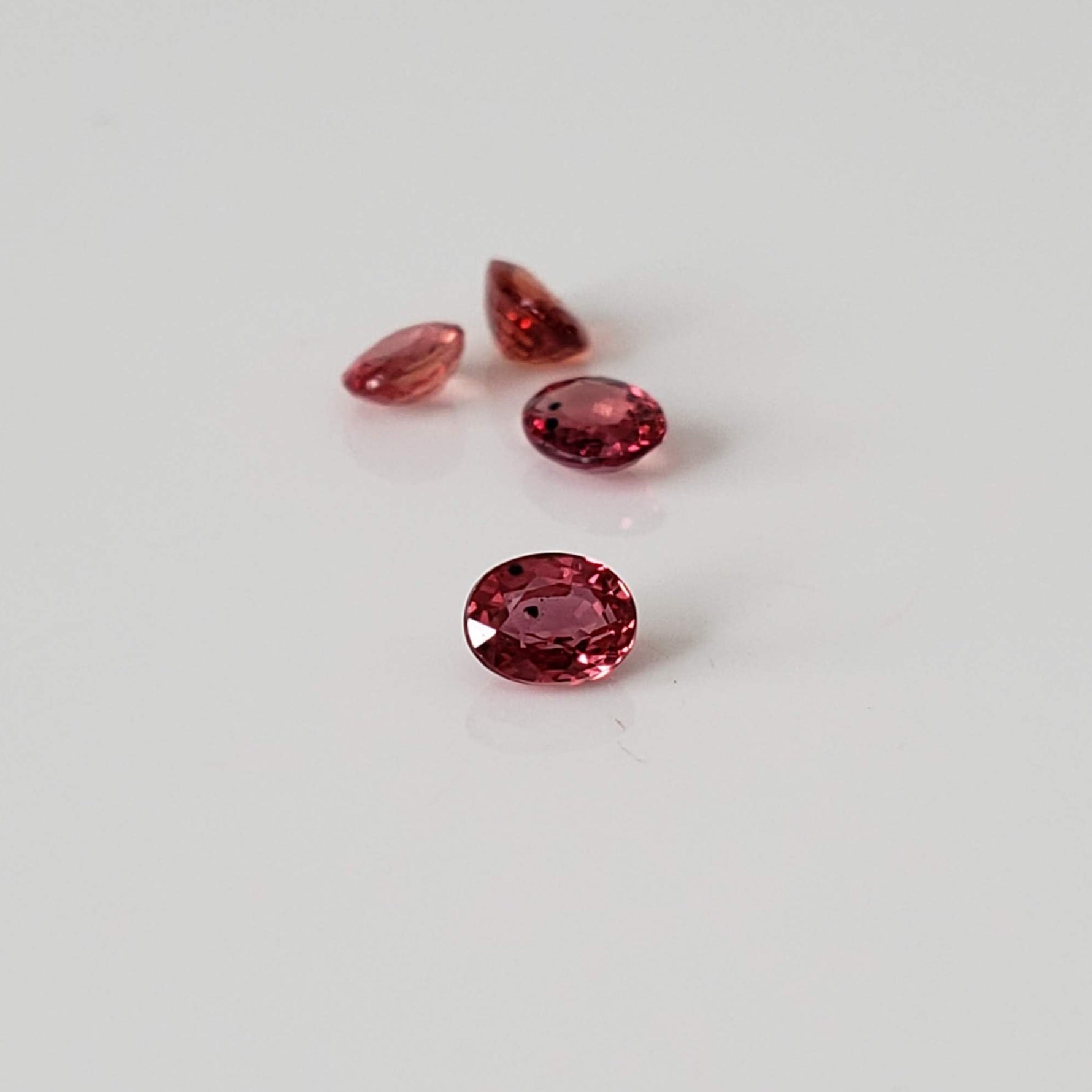  Sunset Sapphire | 4 Piece Lot | Oval Cut | 3.6-4.0x2.8-2.9mm 0.85tcw 2