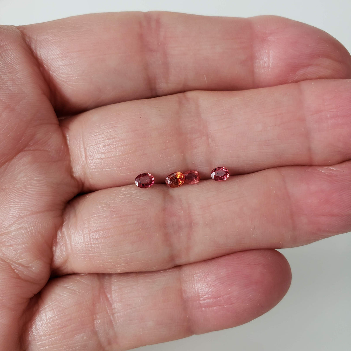  Sunset Sapphire | 4 Piece Lot | Oval Cut | 3.6-4.0x2.8-2.9mm 0.85tcw 6