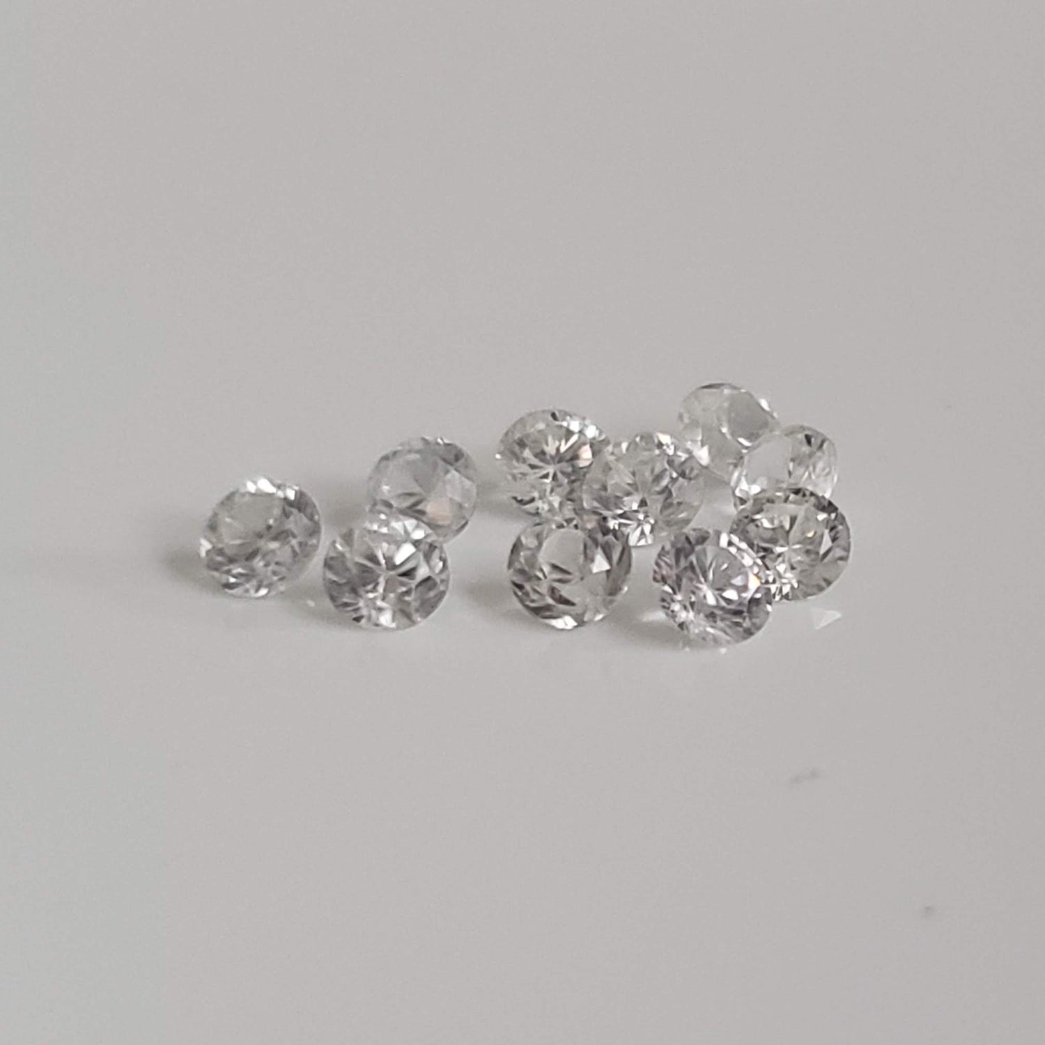 Zircon | 10 Piece Lot | Round Diamond Cut | White | 3.2mm 2.4tcw | Cambodia 