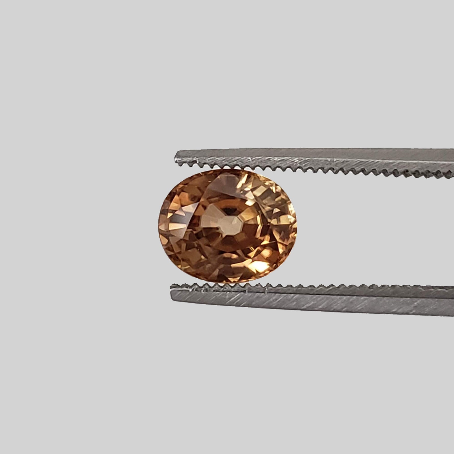  Zircon | Oval Cut | Golden | Natural | 7x5.7mm 1.74ct | Cambodia 
