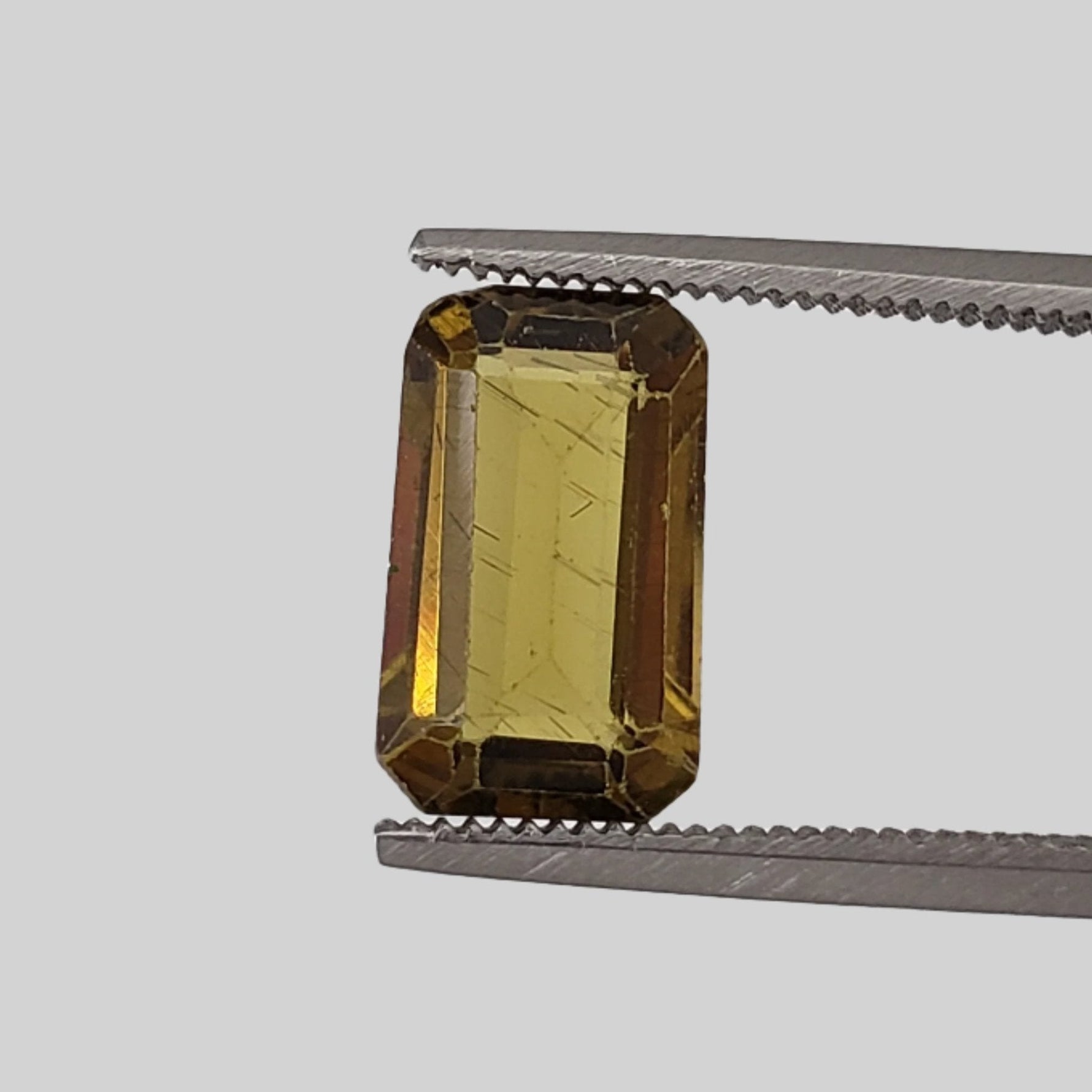 Apatite (Olive) | Octagon Cut | Honey Green | 10x6mm 2.1ct 1