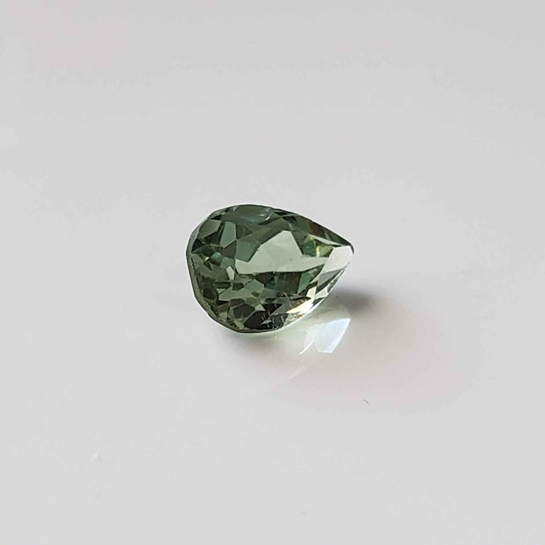 Apatite | Pear Shape Cut | Jungle Green | 9.6x6.3mm 1.8ct 3