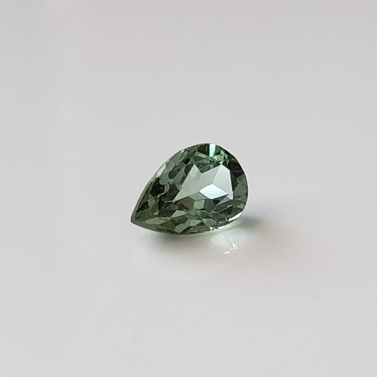 Apatite | Pear Shape Cut | Jungle Green | 9.6x6.3mm 1.8ct 1