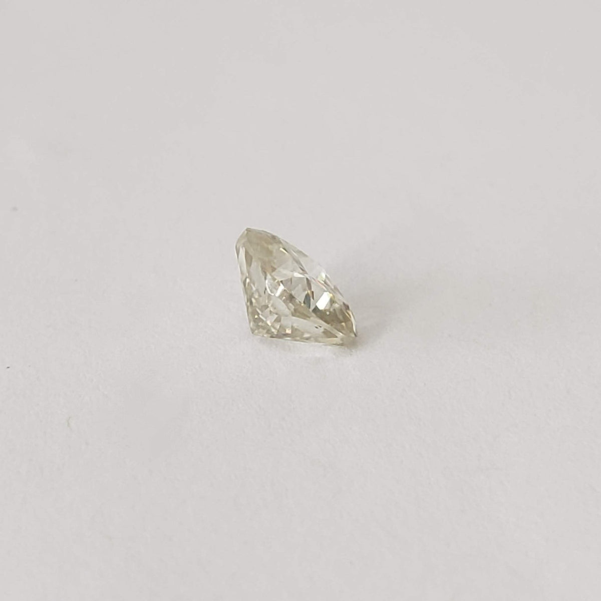 Moissanite | Antique Cushion Cut | White | 6mm