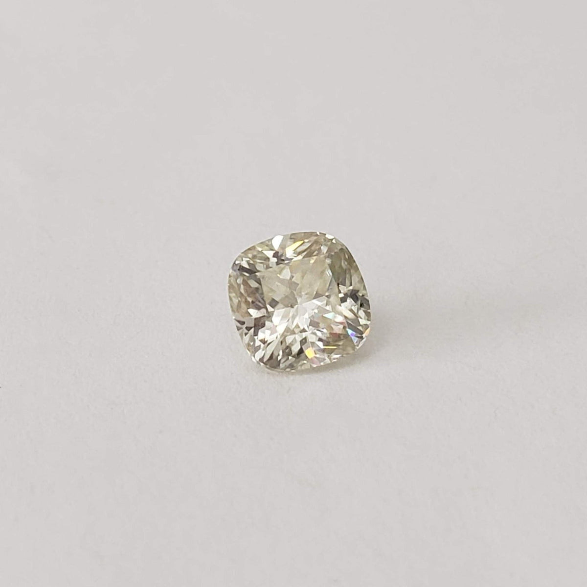 Moissanite | Antique Cushion Cut | White | 6mm