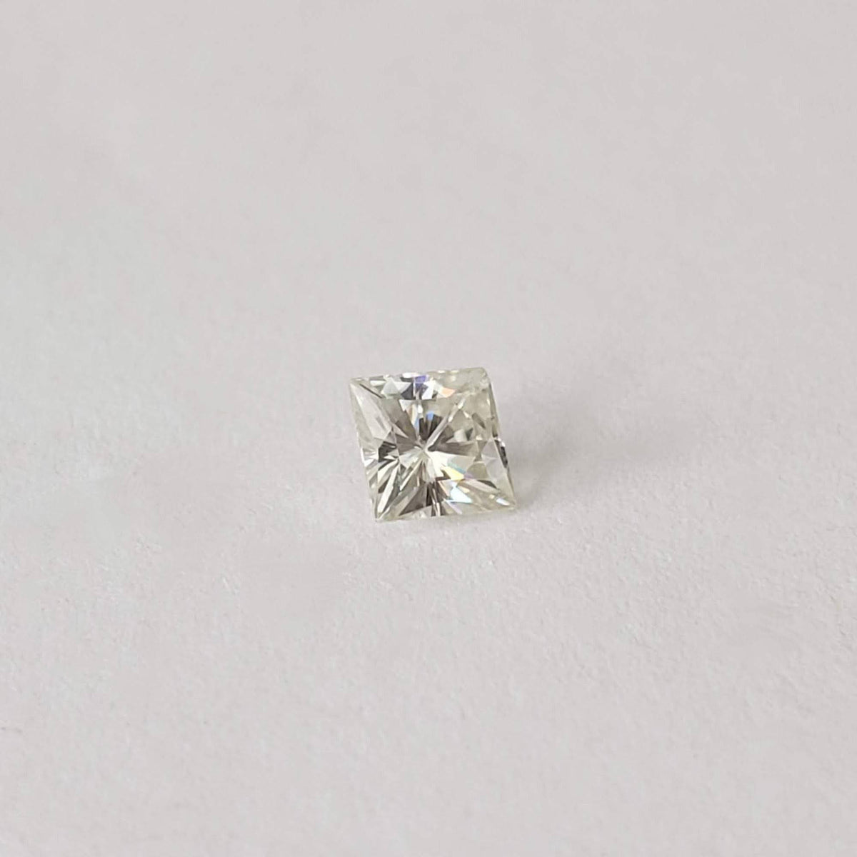 Moissanite | Square Cut | White | 3.9mm