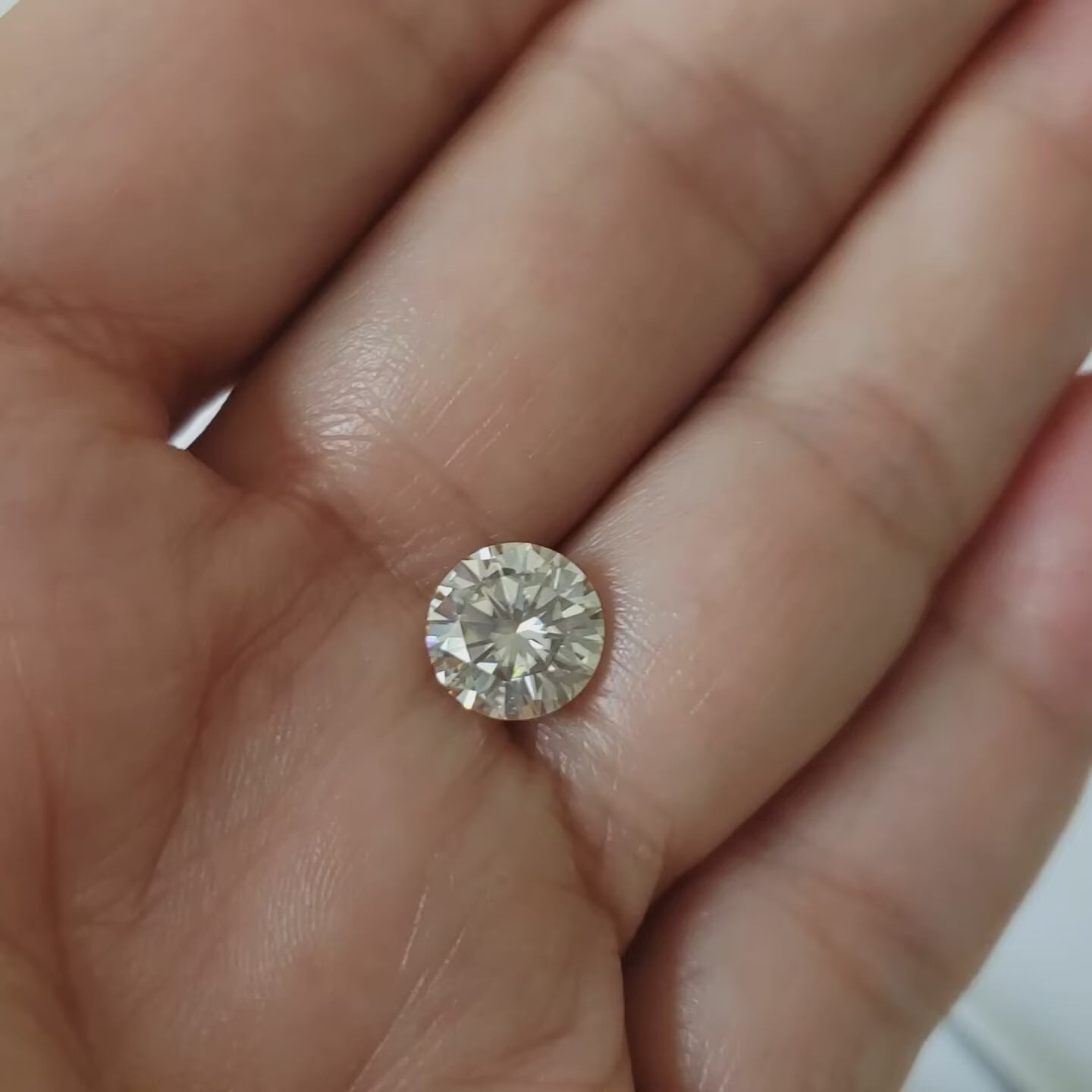 Moissanite | Round Diamond Cut | Pale Yellow | 9mm