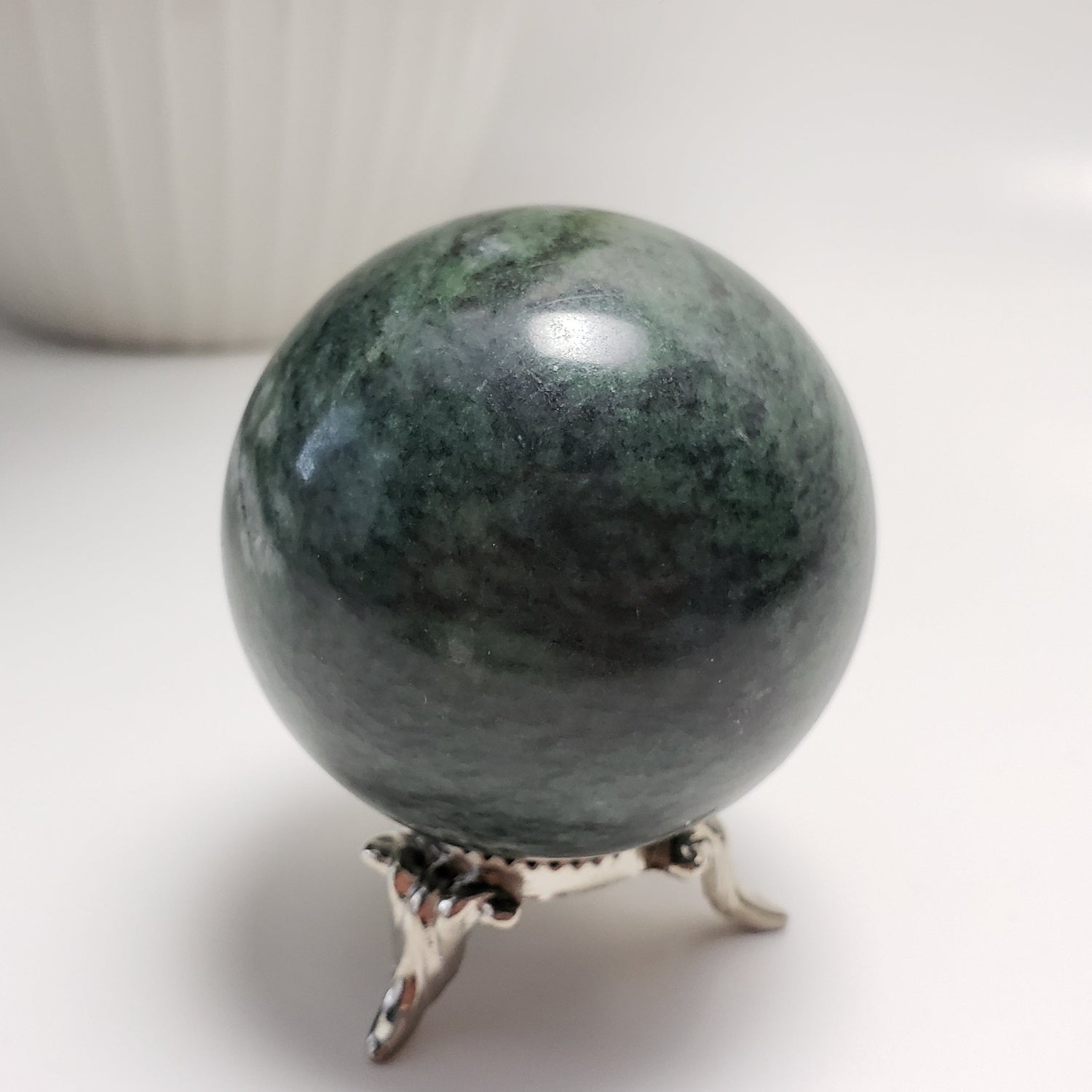 Sphère de Jade Sibérienne | 50,25 mm, 2 pouces | 180,3 grammes | Russie