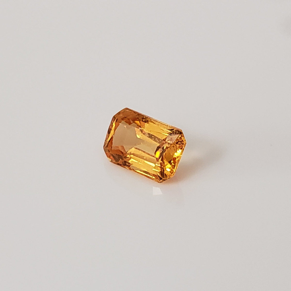 D - Sapphire | Octagon Cut | Golden | 6.5x4mm