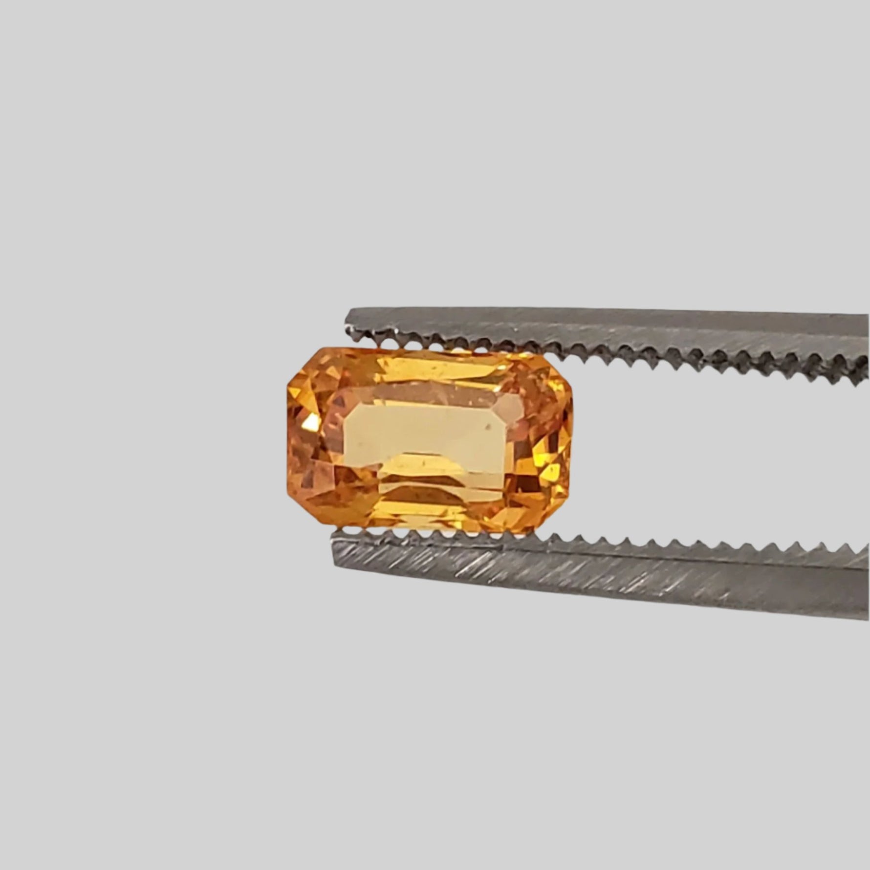 D - Sapphire | Octagon Cut | Golden | 6.5x4mm