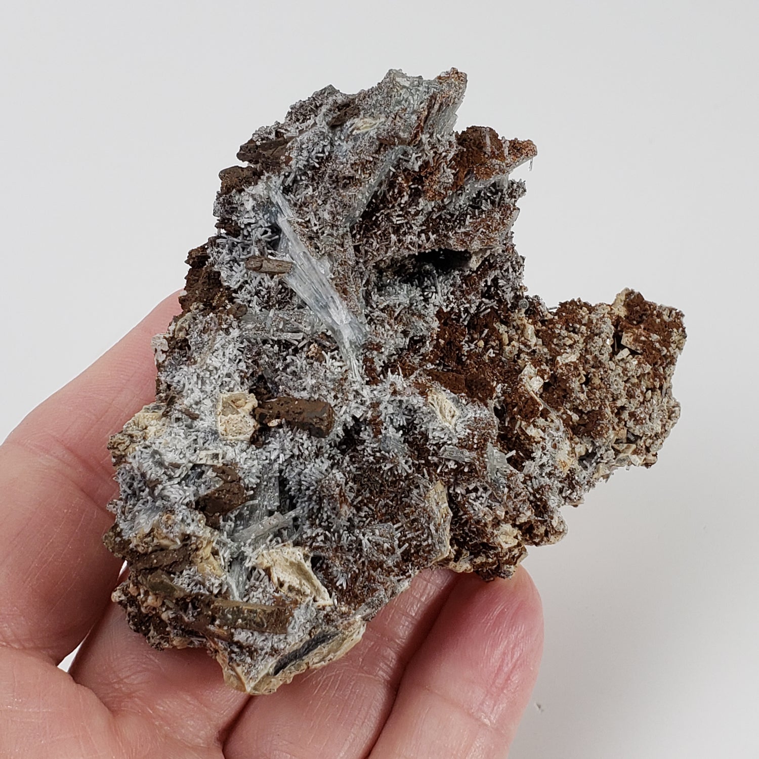Cristaux de natrolite | 104,5 grammes | Mont Saint-Hilaire, Québec, Canada