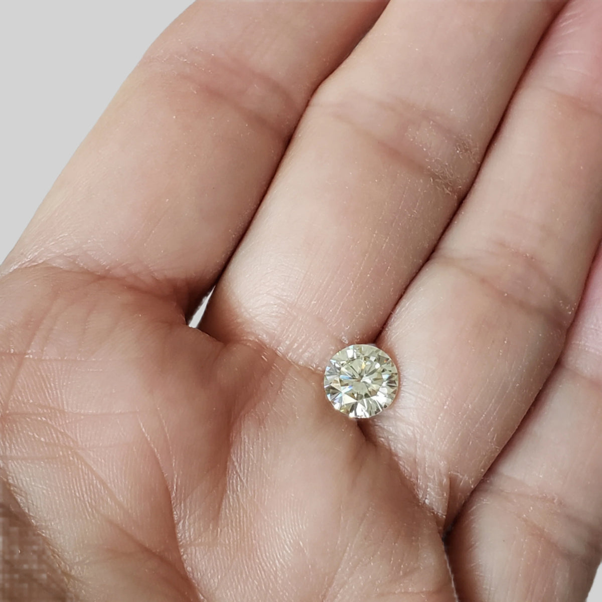 Moissanite | Round Diamond Cut | Pale Yellow | 8.0mm