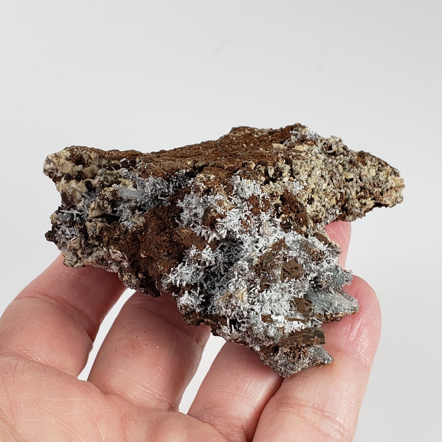 Cristaux de natrolite | 104,5 grammes | Mont Saint-Hilaire, Québec, Canada