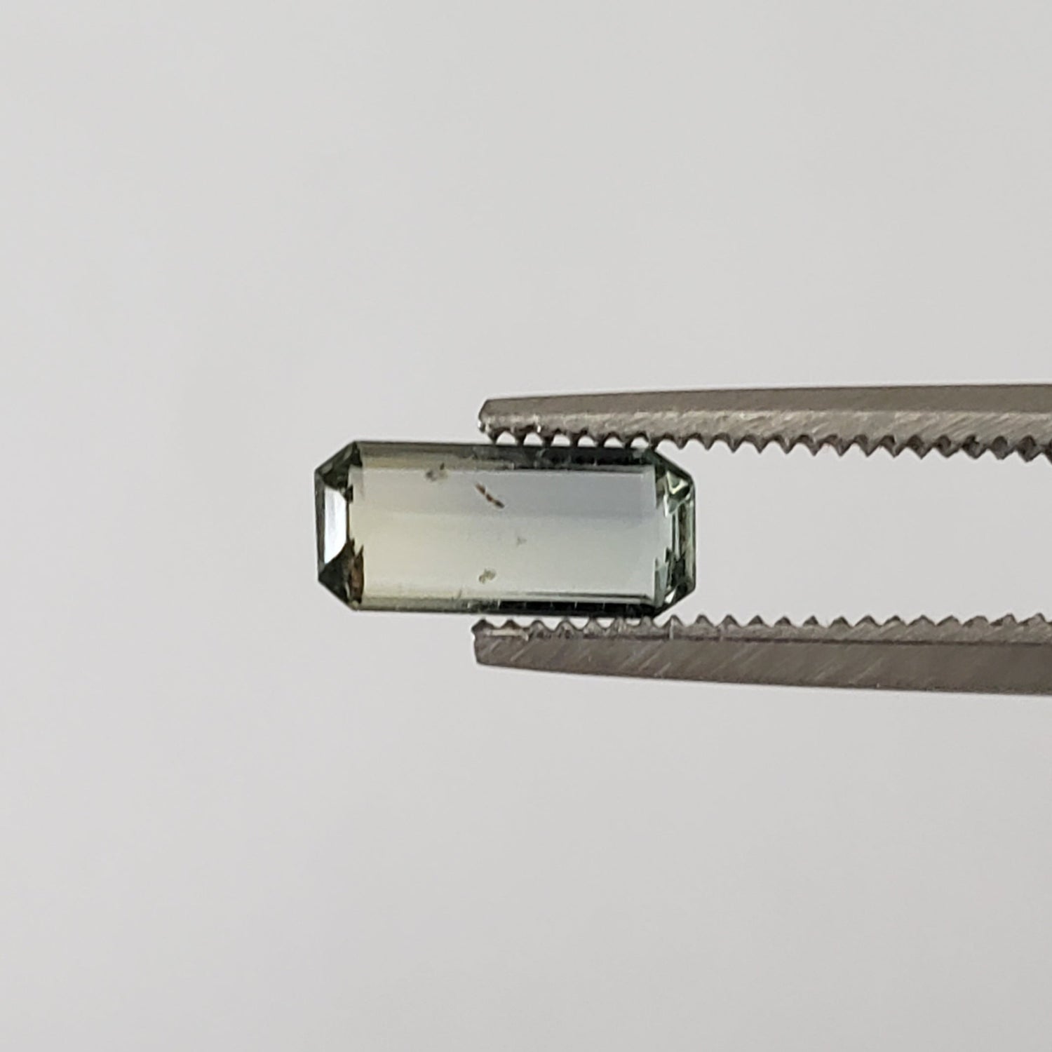 Saphir | Coupe octogonale | Bicolore Vert | 7,5x3,3mm 0,6ct