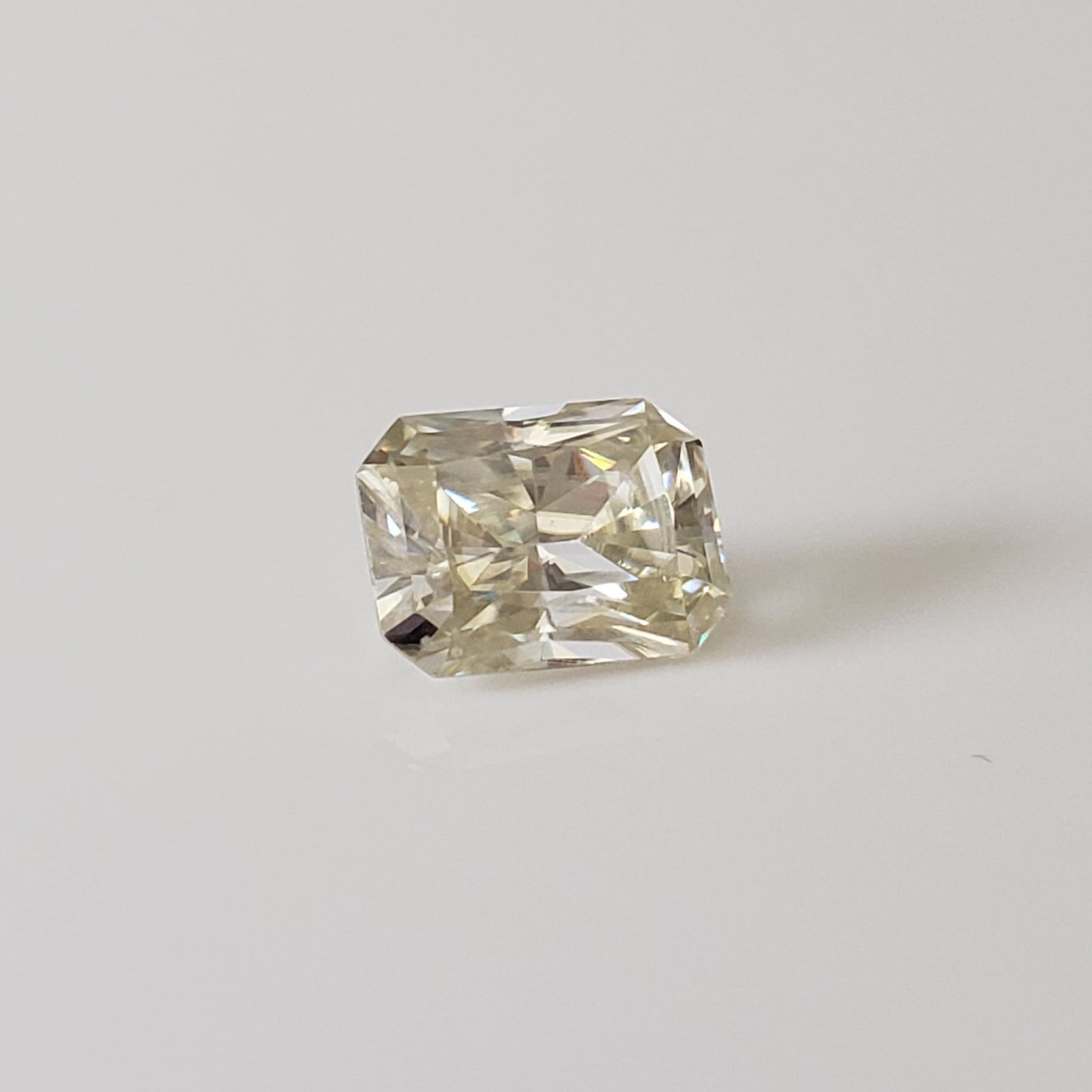 Moissanite | Octagon Cut | Pale Yellow | 8x6mm