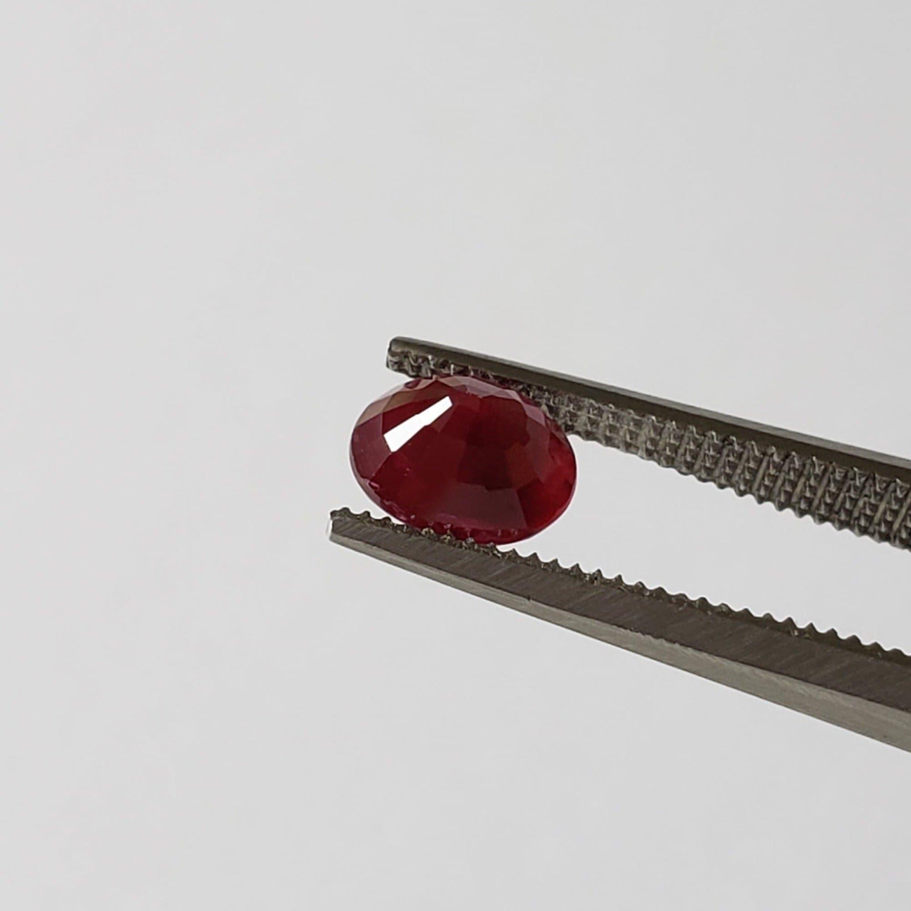 Ruby | Oval Cut | Top Pigeon Blood Red | 5.5x5mm 0.76ct | SO24 4