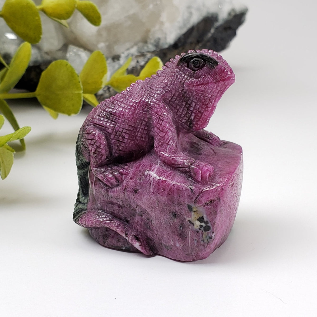  Ruby Zoisite Iguana Carving Unheated Natural Fluorescent 139 gr from Tanzania 