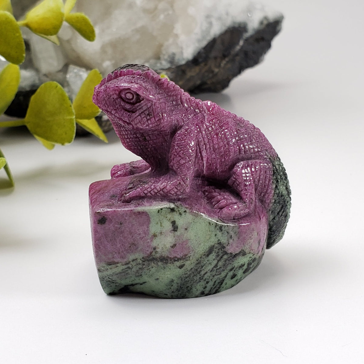  Ruby Zoisite Iguana Carving Unheated Natural Fluorescent 139 gr from Tanzania 