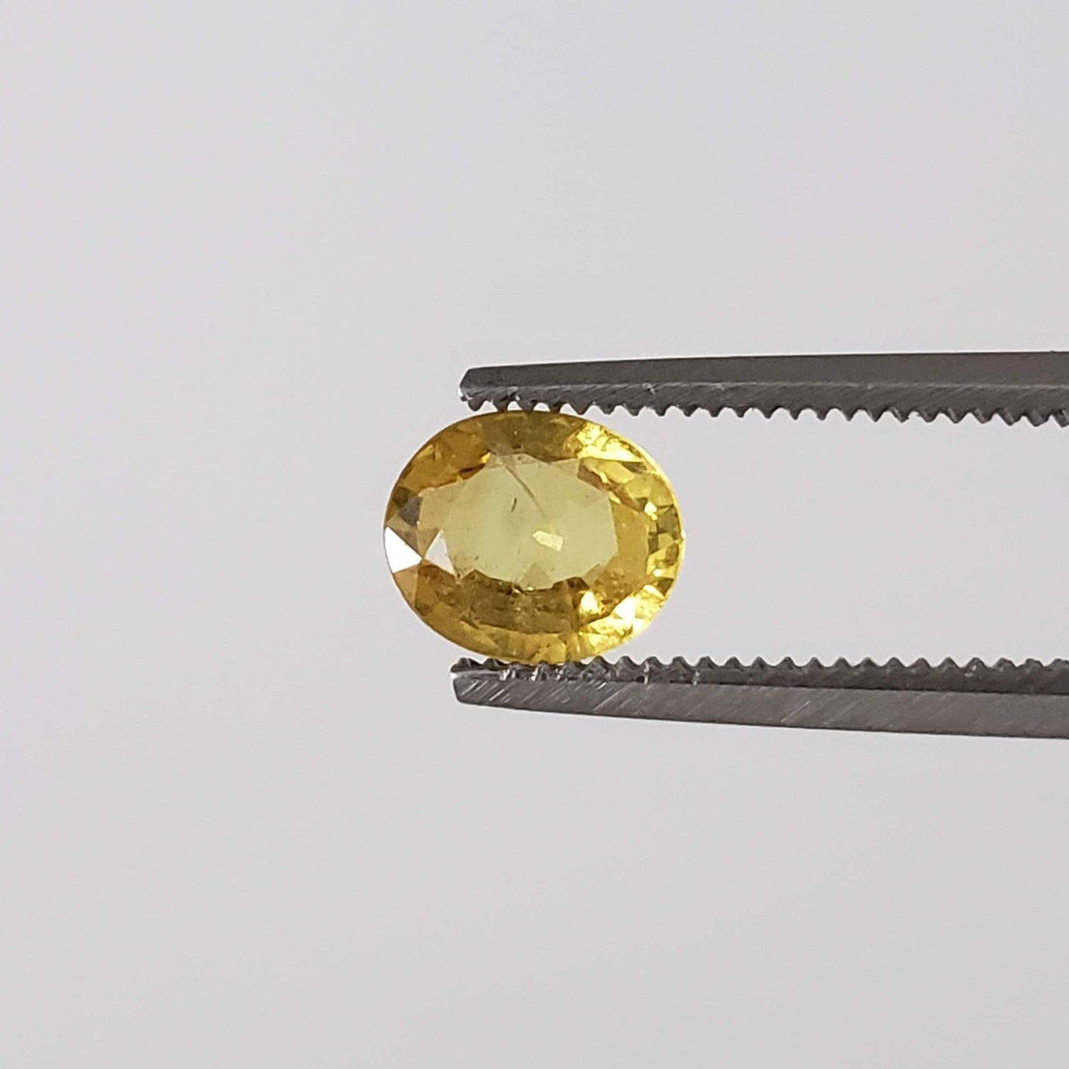 Sapphire | Oval Cut | Yellow | 5.8x4.8mm 0.64ct 1