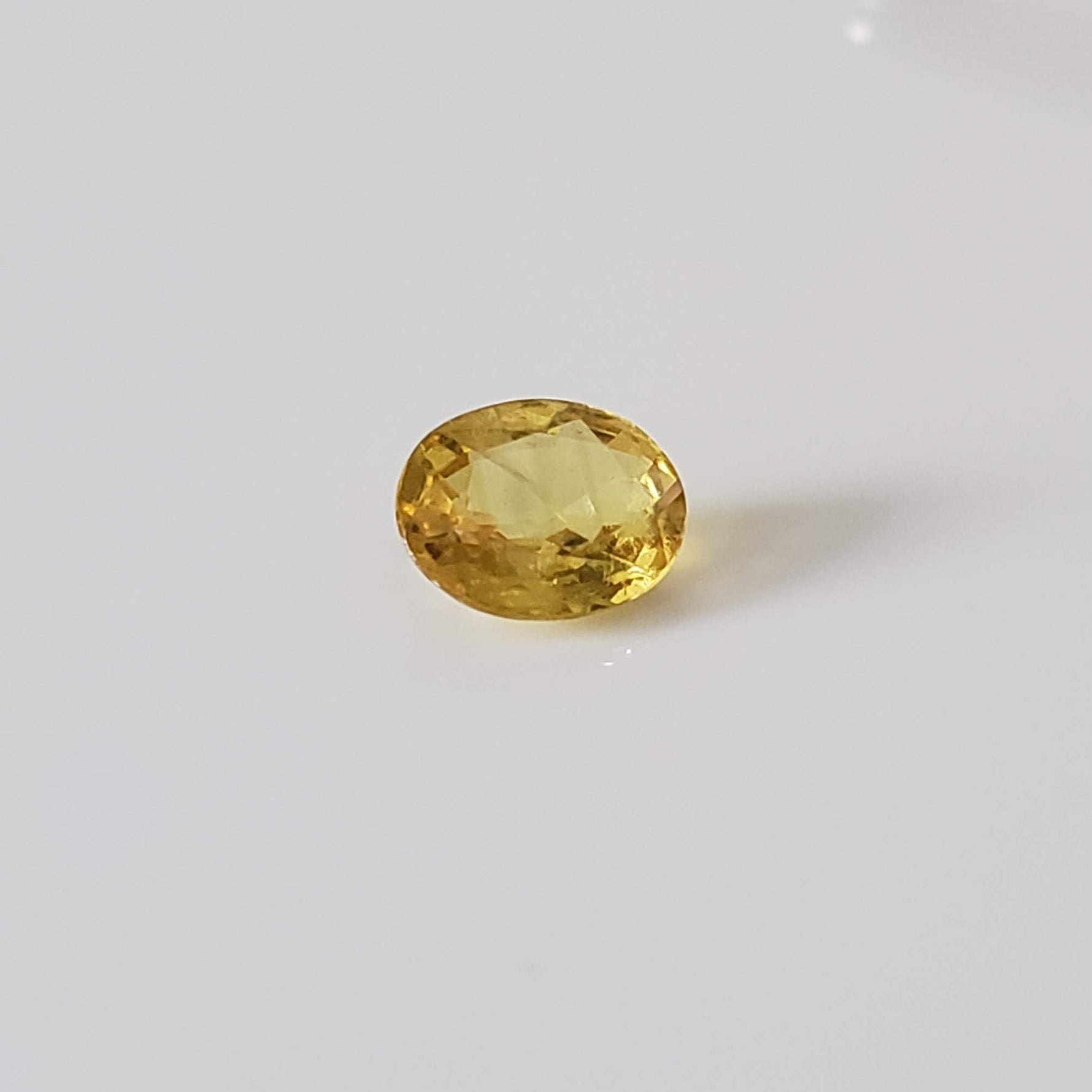 Sapphire | Oval Cut | Yellow | 5.8x4.8mm 0.64ct 3