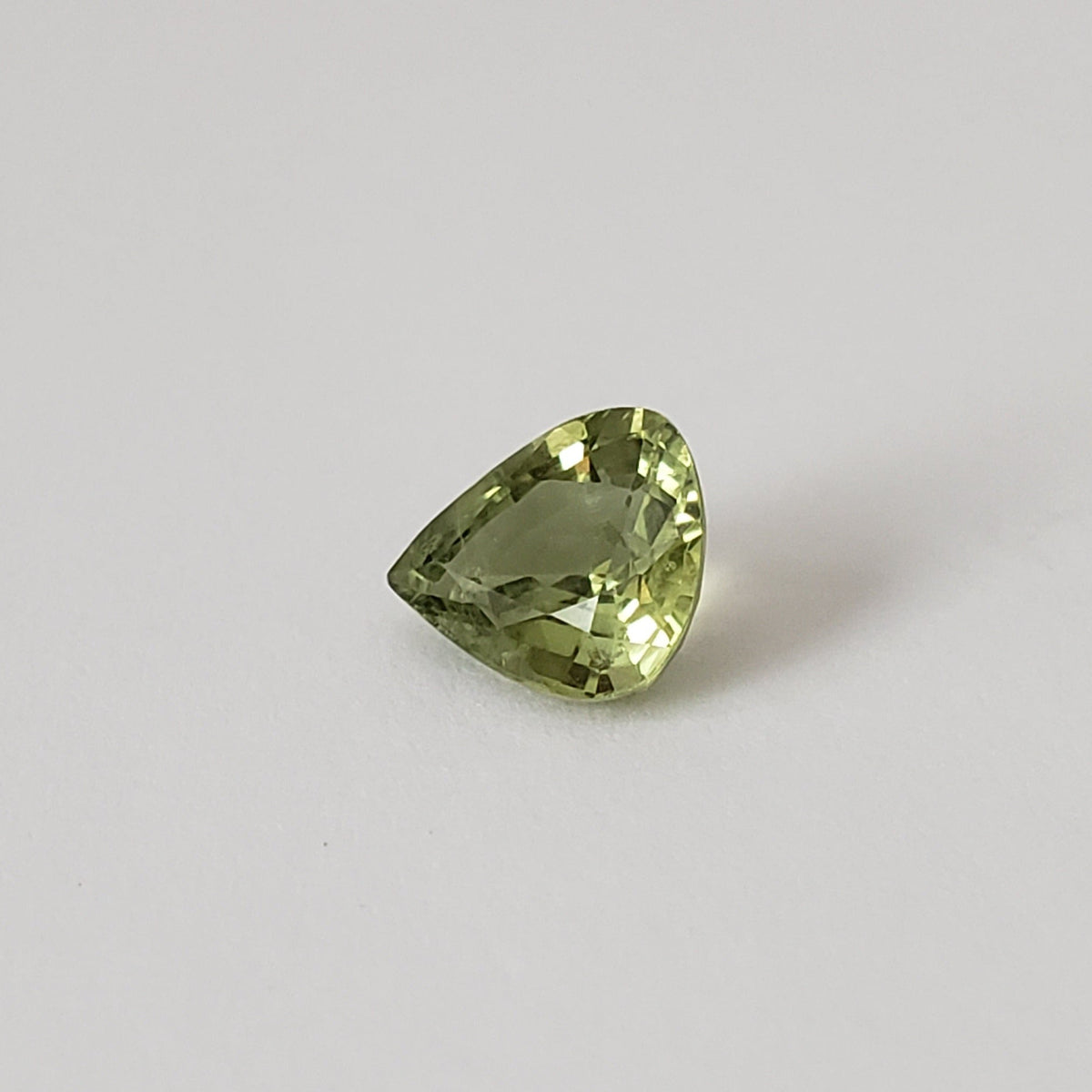 Sapphire | Pear Shape Cut | Lime Green | 8.5x7.5mm 2.1ct