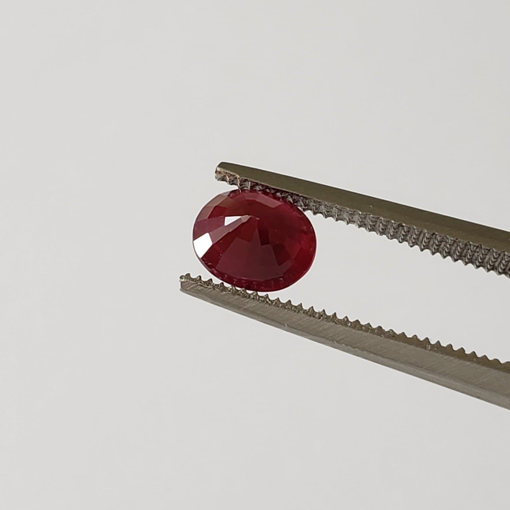  Ruby | Oval Cut | Top Pigeon Blood Red | 5.5x5mm 0.76ct 