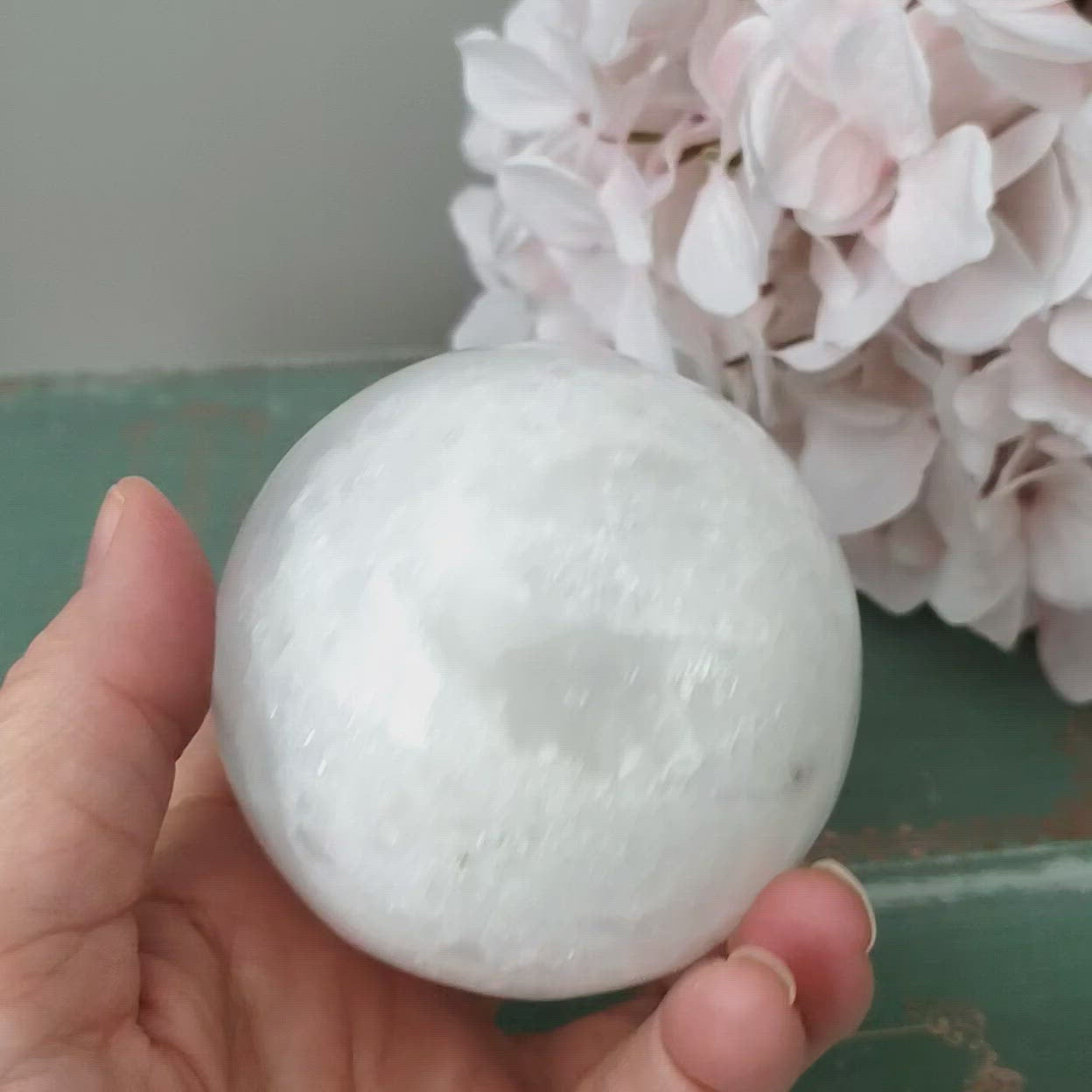Mineral Selenite Satin Spar Crystal Healing Sphere 75mm-2 15/16" Ball