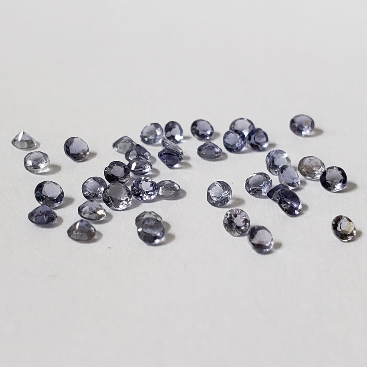 Iolite | Round Cut | Blue Purple | 2.2mm - Canagem.com