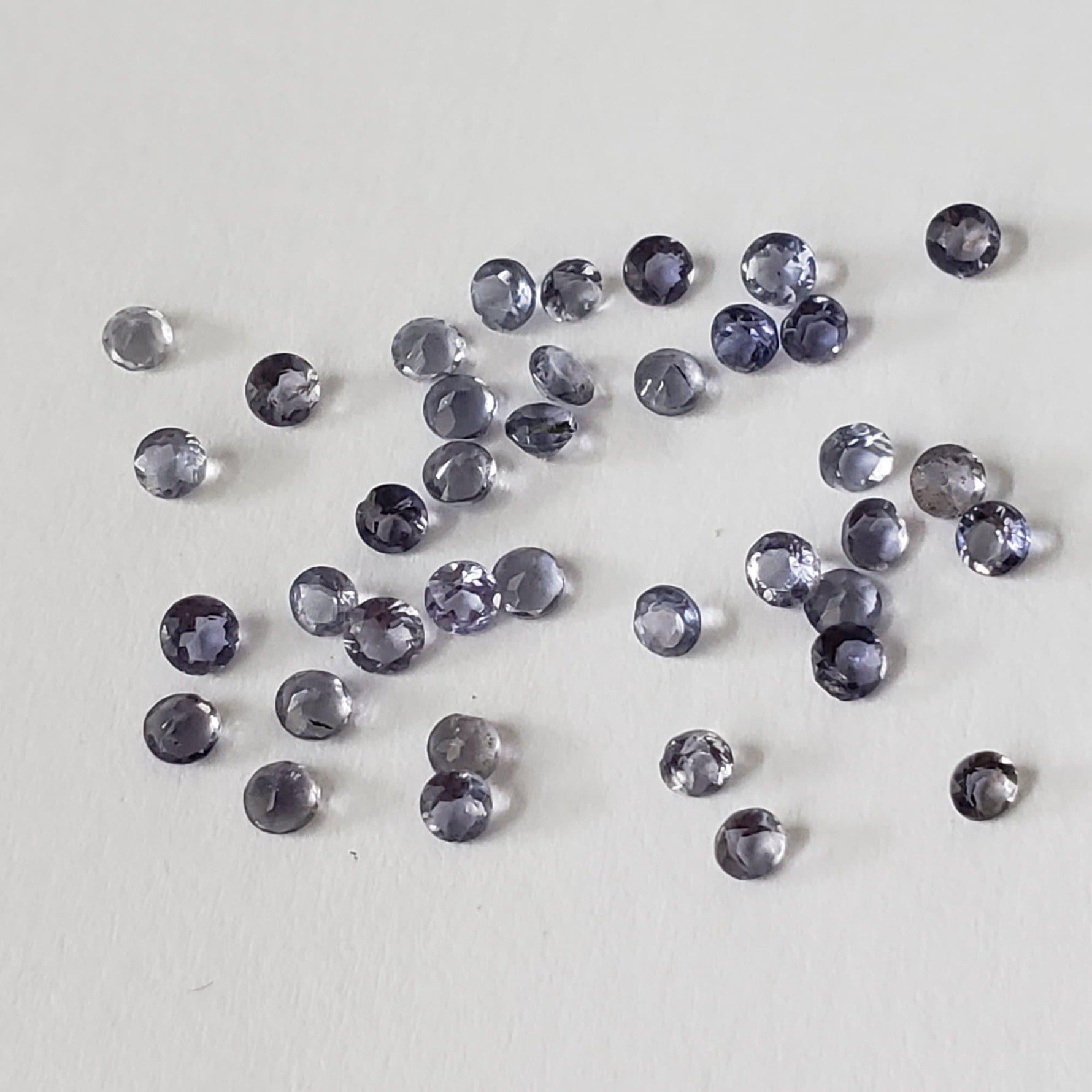 Iolite | Round Cut | Blue Purple | 2.2mm - Canagem.com