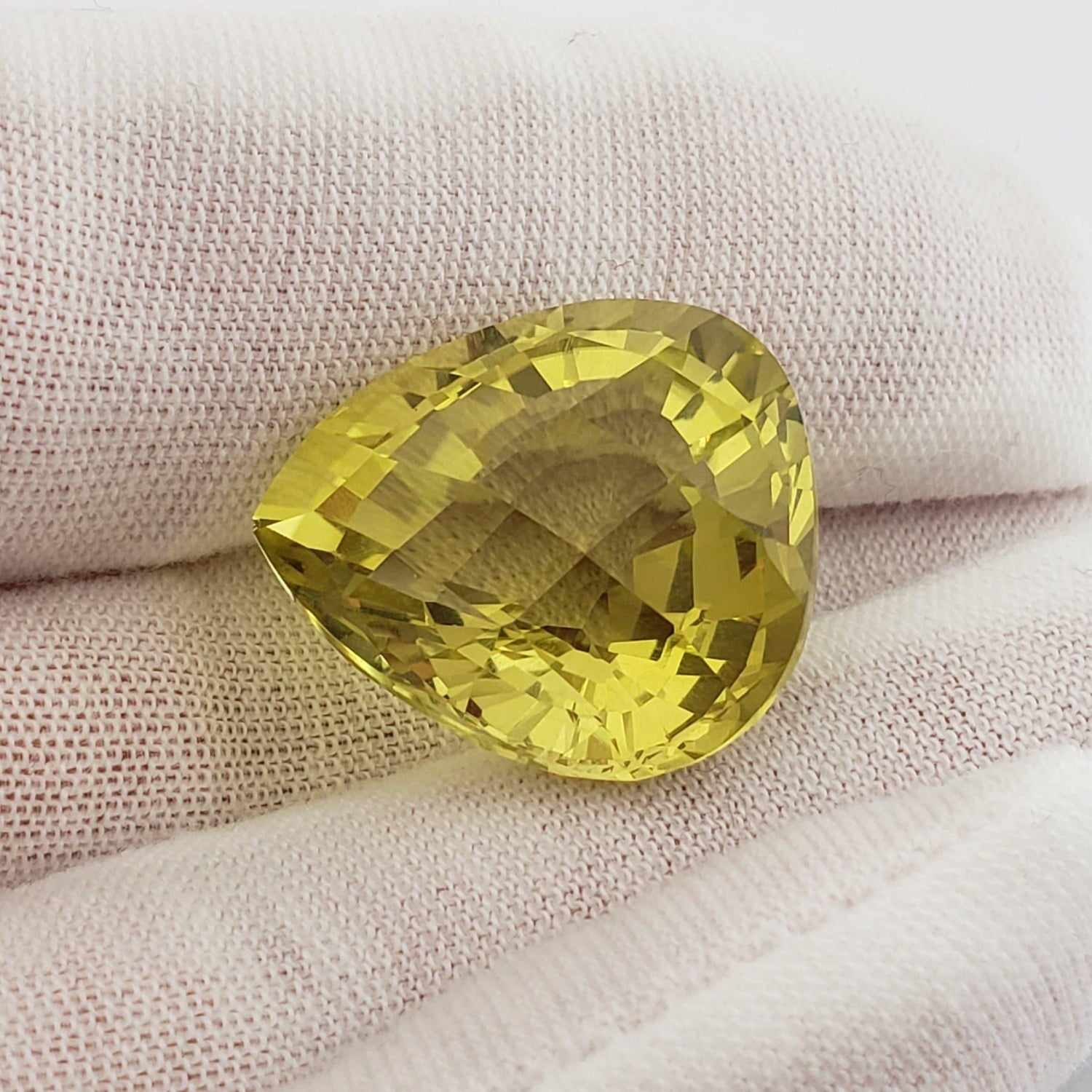  Lemon Quartz | Pear Shape Cut | Unheated Natural | Yellow | 22.3x20mm 31.30ct 1