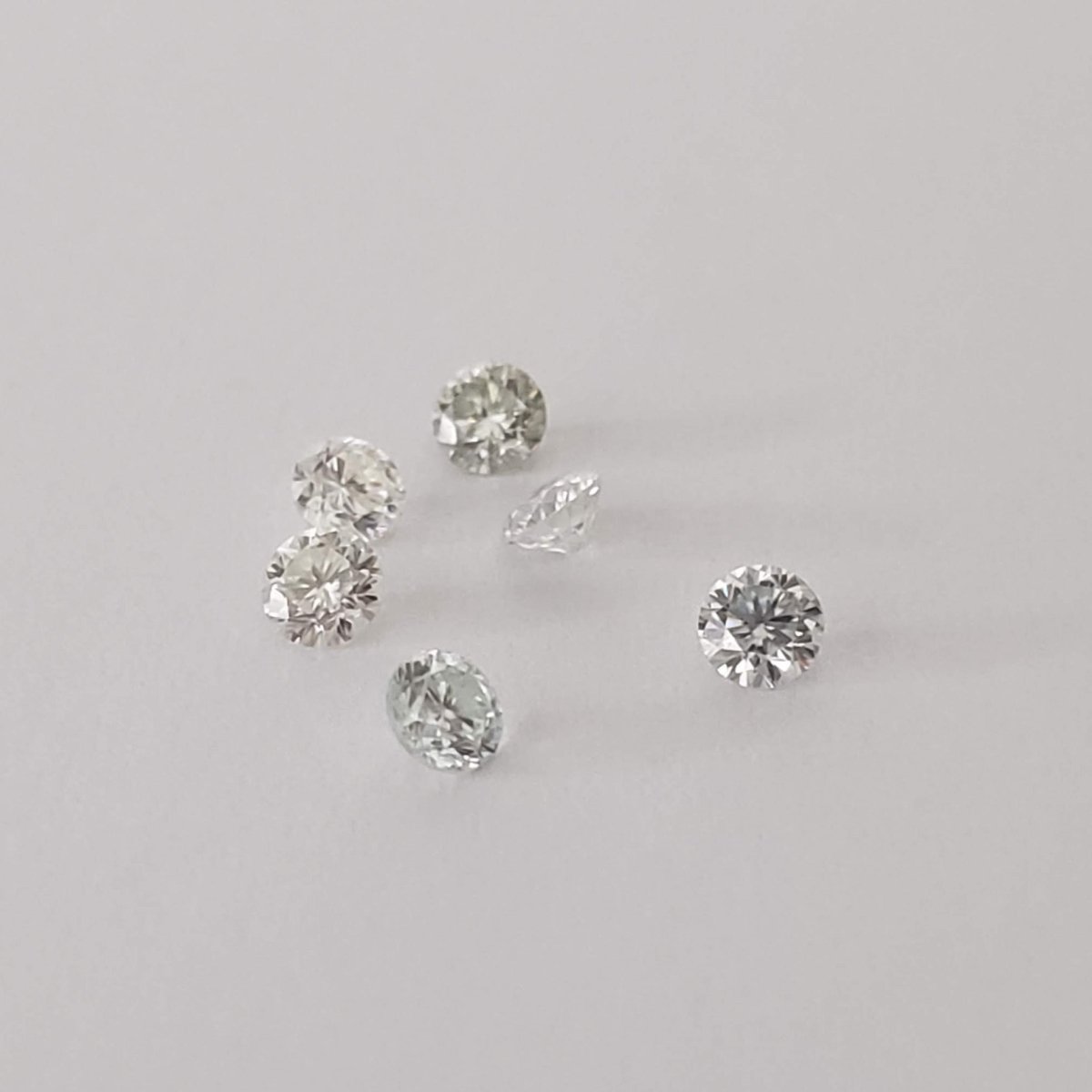  Moissanite | 6 Piece Lot | Round Diamond Cut | White | 2.5mm | SO24 1