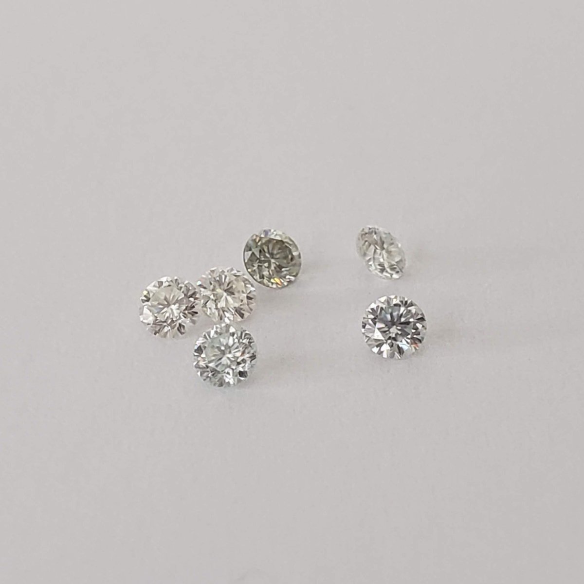  Moissanite | 6 Piece Lot | Round Diamond Cut | White | 2.5mm | SO24 2
