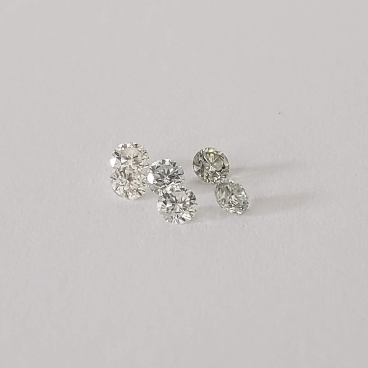  Moissanite | 6 Piece Lot | Round Diamond Cut | White | 2.5mm | SO24 5