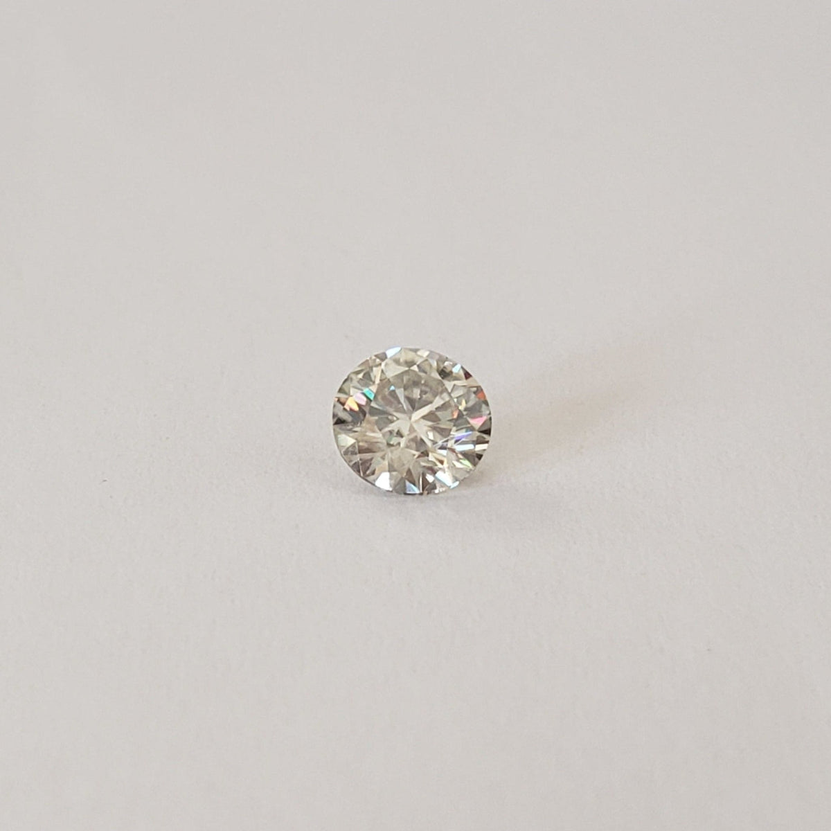  Moissanite | Round Diamond Cut | White | 5.5mm | SO24 2