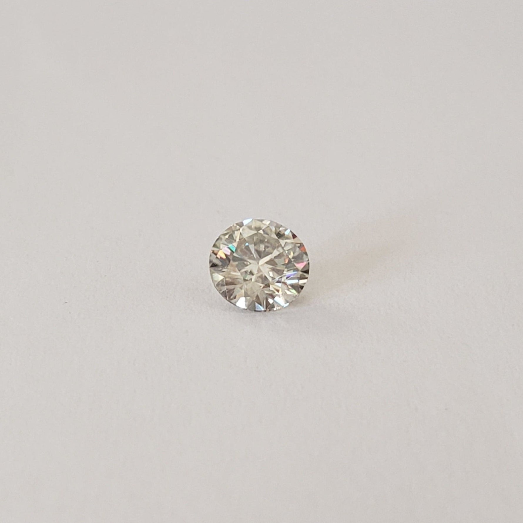  Moissanite | Round Diamond Cut | White | 5.5mm | SO24 2
