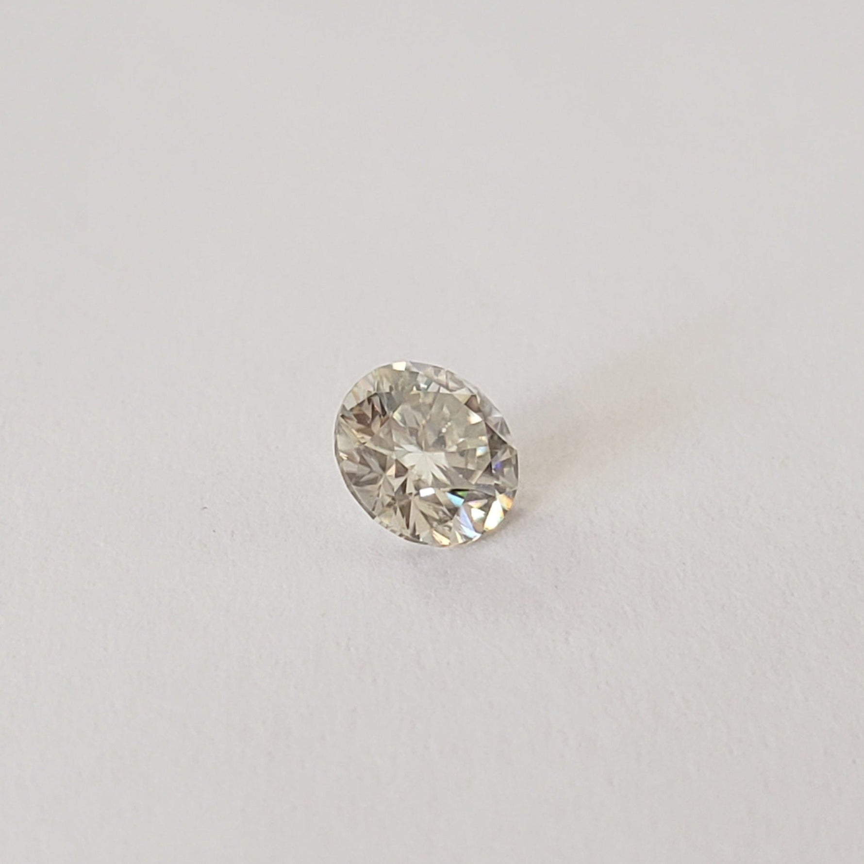  Moissanite | Round Diamond Cut | White | 5.5mm | SO24 4