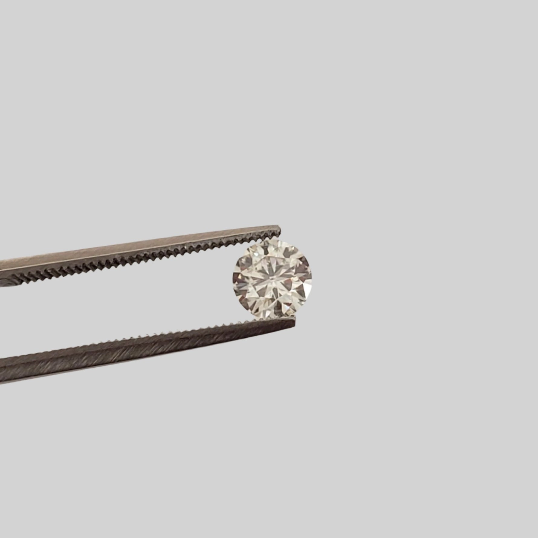  Moissanite | Round Diamond Cut | White | 5.5mm | SO24 