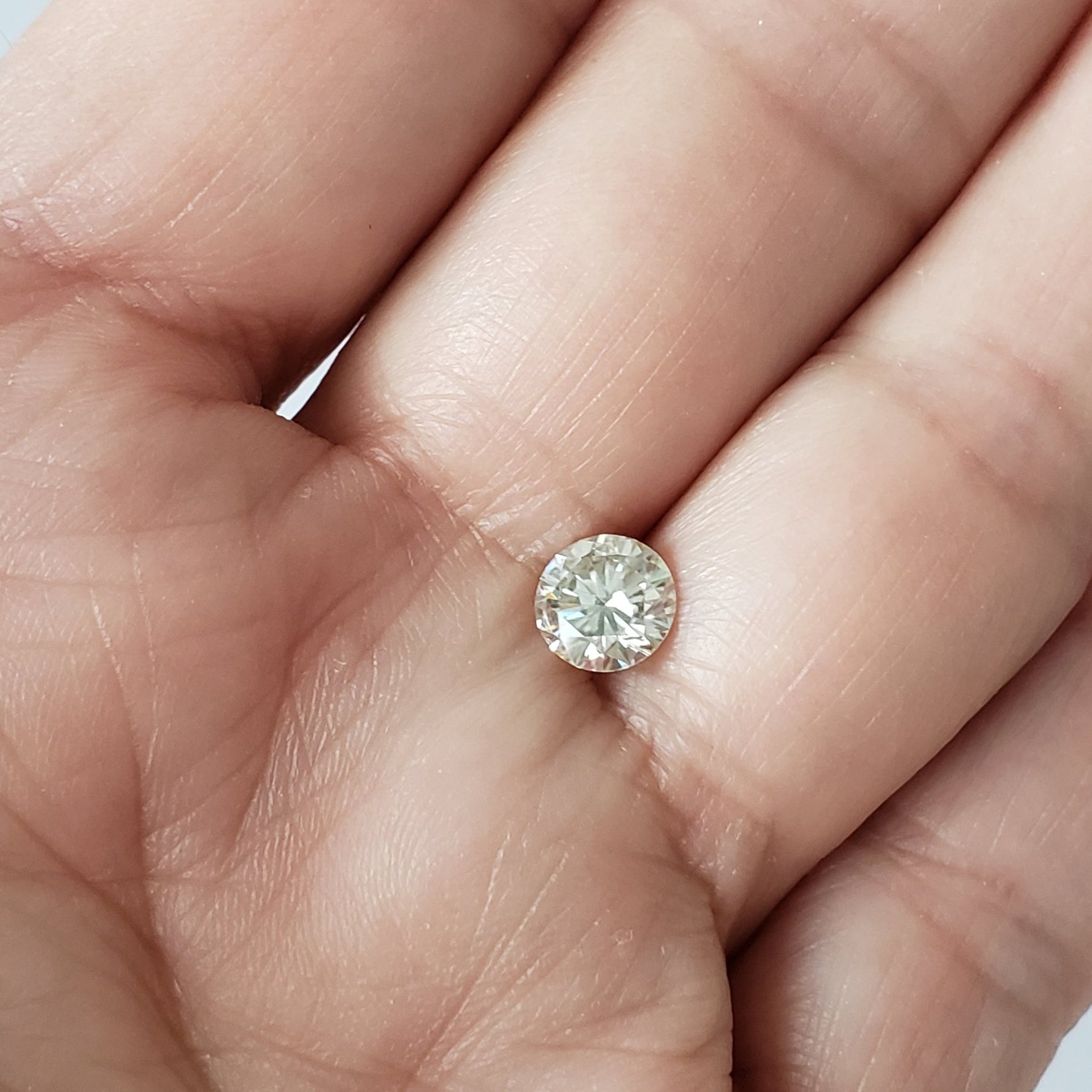  Moissanite | Round Diamond Cut | White | 7mm | SO24 6
