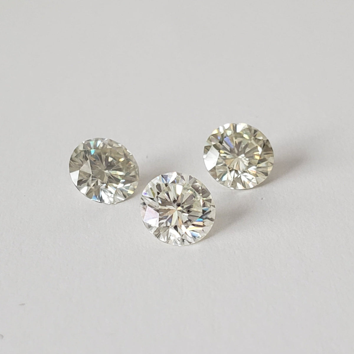  Moissanite | Round Diamond Cut | White | SO24 3