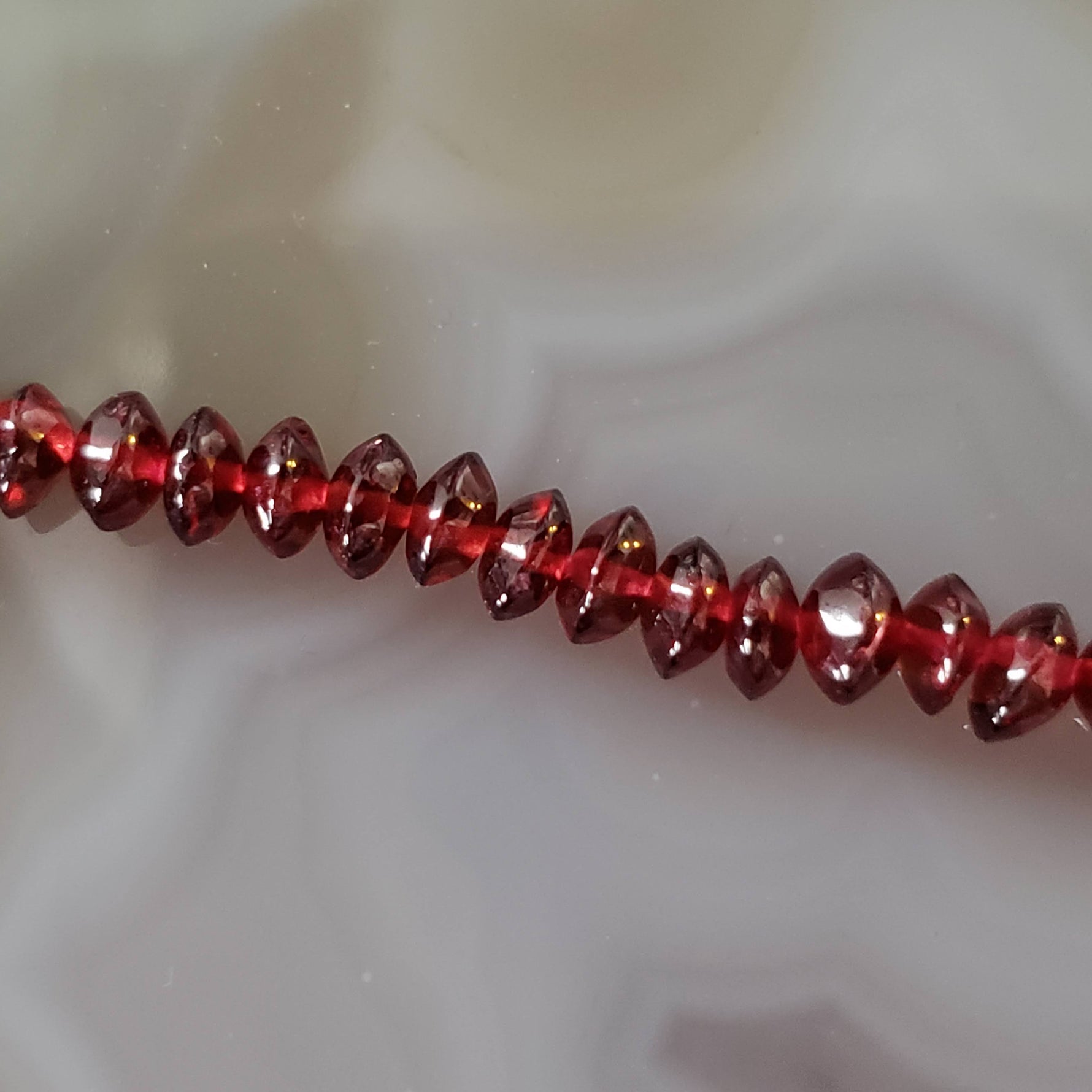  Mozambique Garnet Bead Strand | 37 cm 67 ct. | Round Button | Orange Red | SO24 1