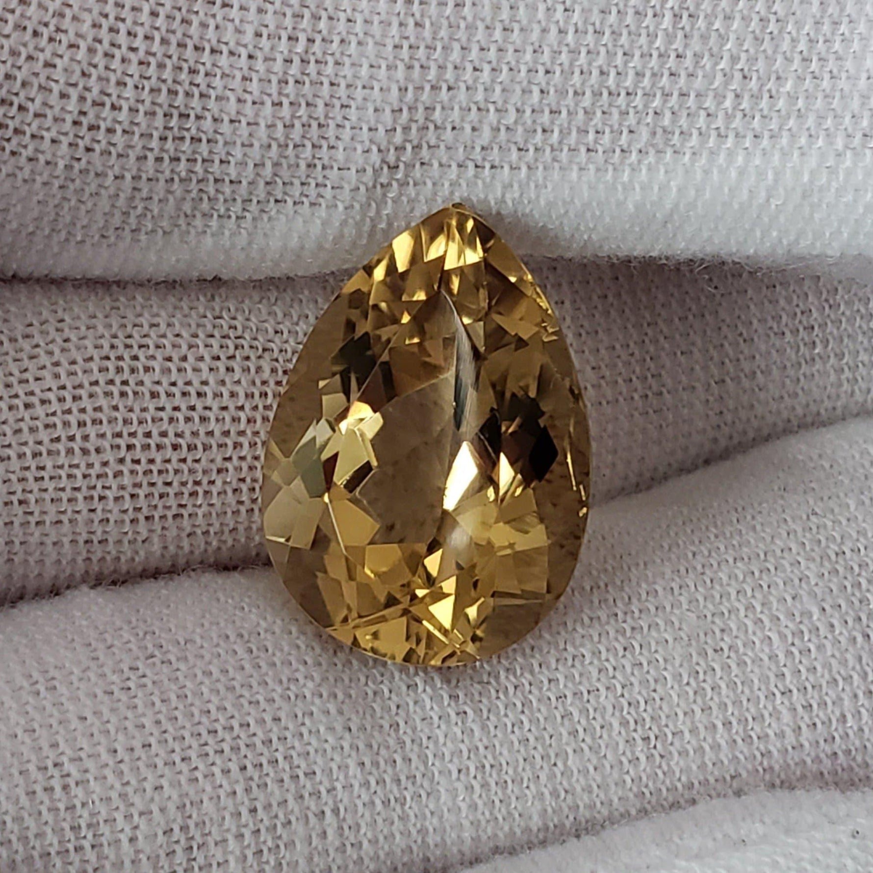 Olive Quartz | Pear Shape Cut | 18x13mm 1