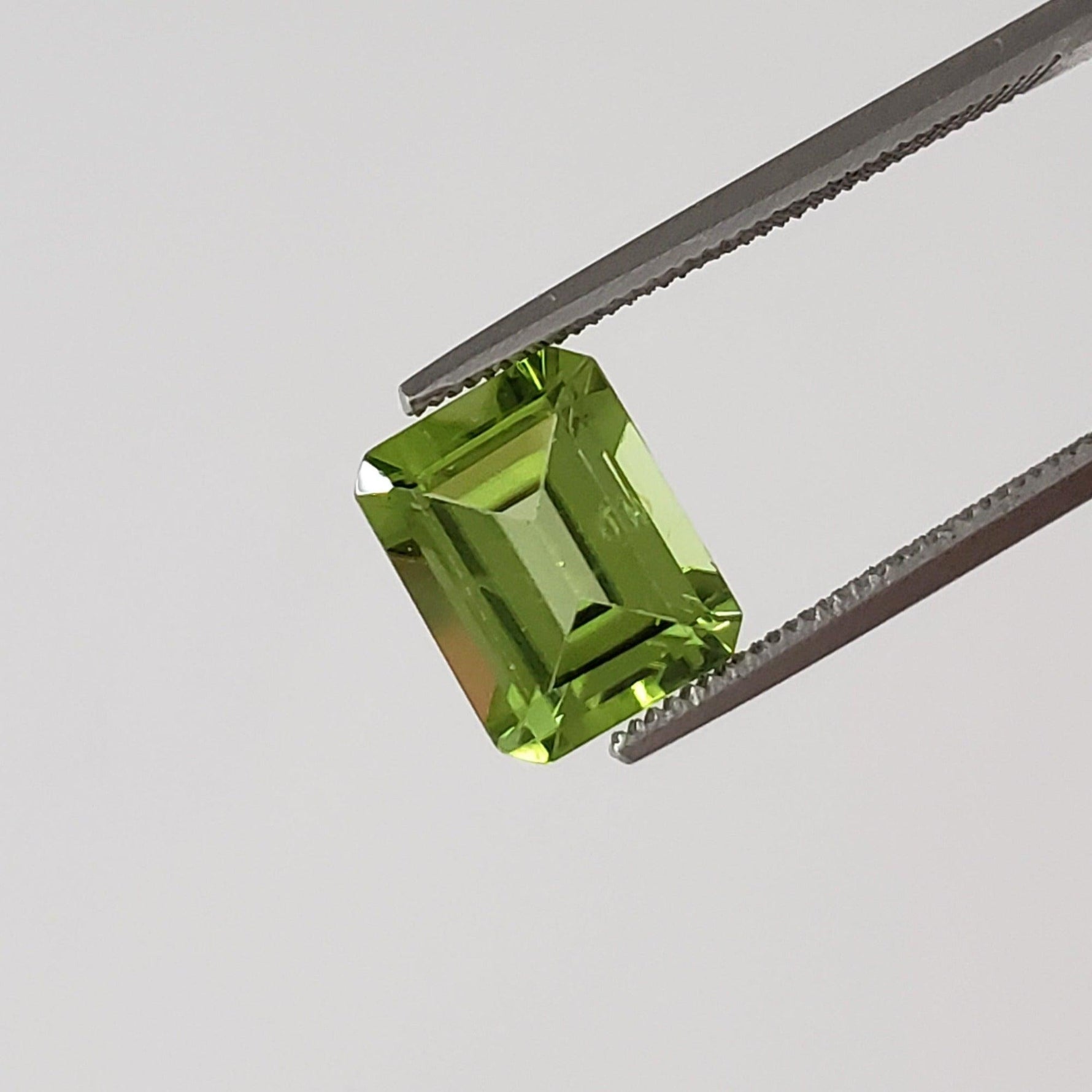  Peridot | Octagon Cut | 9x7mm 