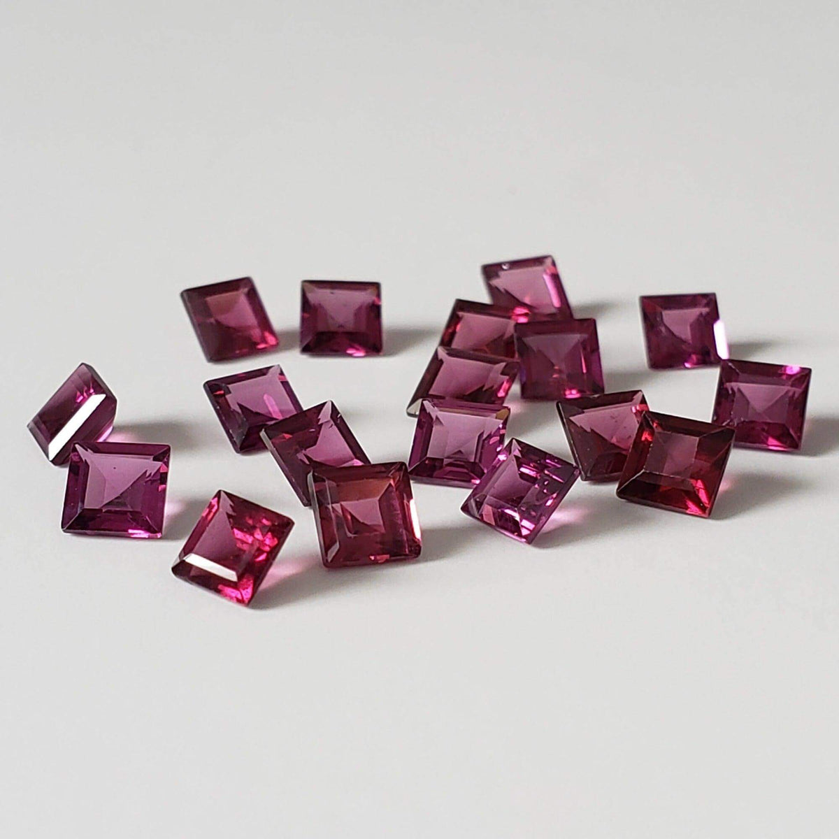  Rhodolite Garnet | Square Cut | Reddish Purple | 4mm 1