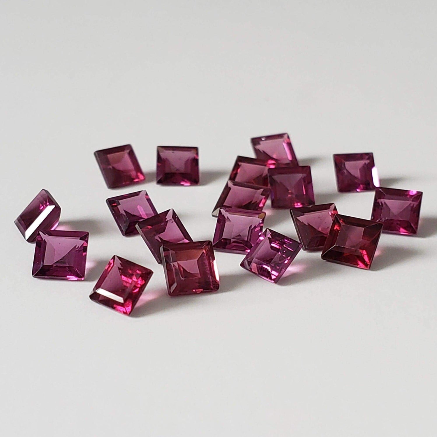  Rhodolite Garnet | Square Cut | Reddish Purple | 4mm 1