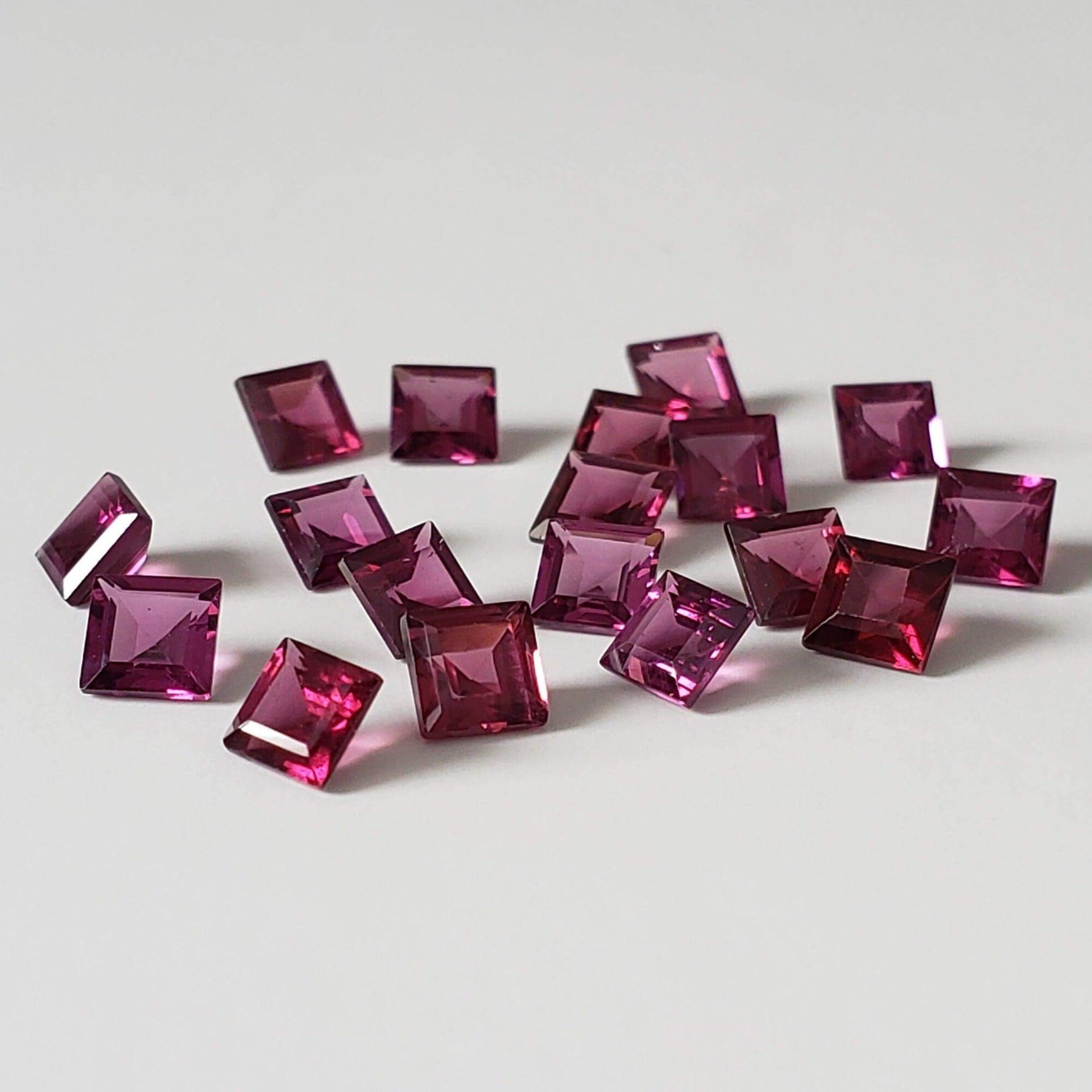  Rhodolite Garnet | Square Cut | Reddish Purple | 4mm 1