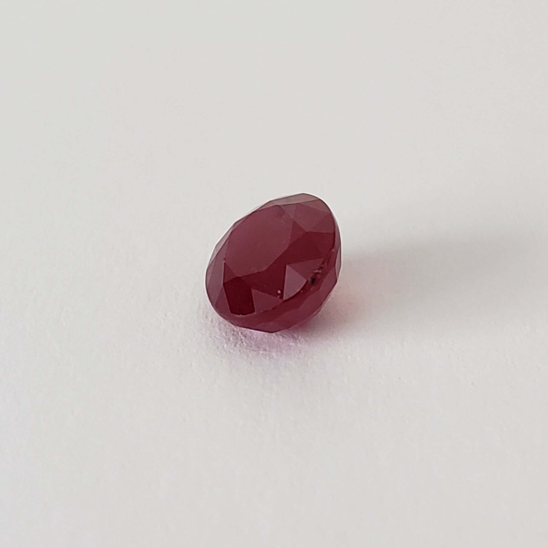  Ruby | Oval Cut | Top Pigeon Blood Red | 7.5x6.3mm 1.85ct | Myanmar | SO24 3