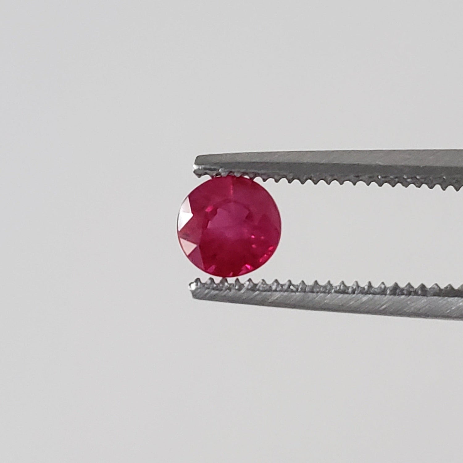  Ruby | Round Cut | Pigeon Blood Red | 4mm 0.40ct | Myanmar 