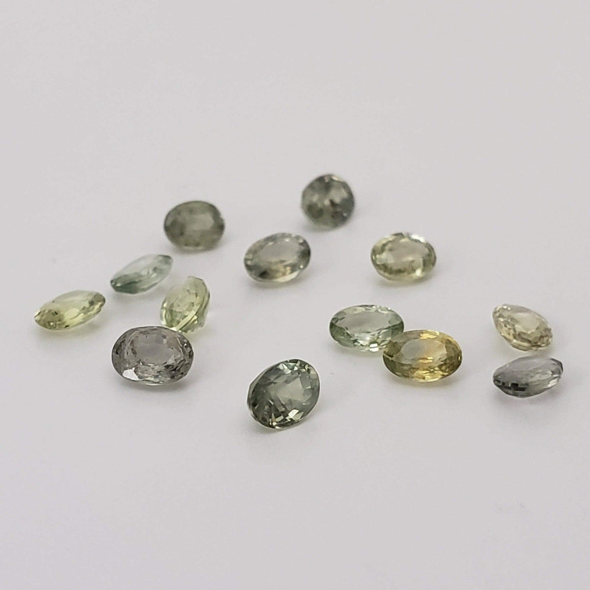  Sapphire | 13 Piece Gemstone Lot | Oval Cut | Green to Yellow | 3.6-4.0x2.6-3.0mm 2.8tcw 2
