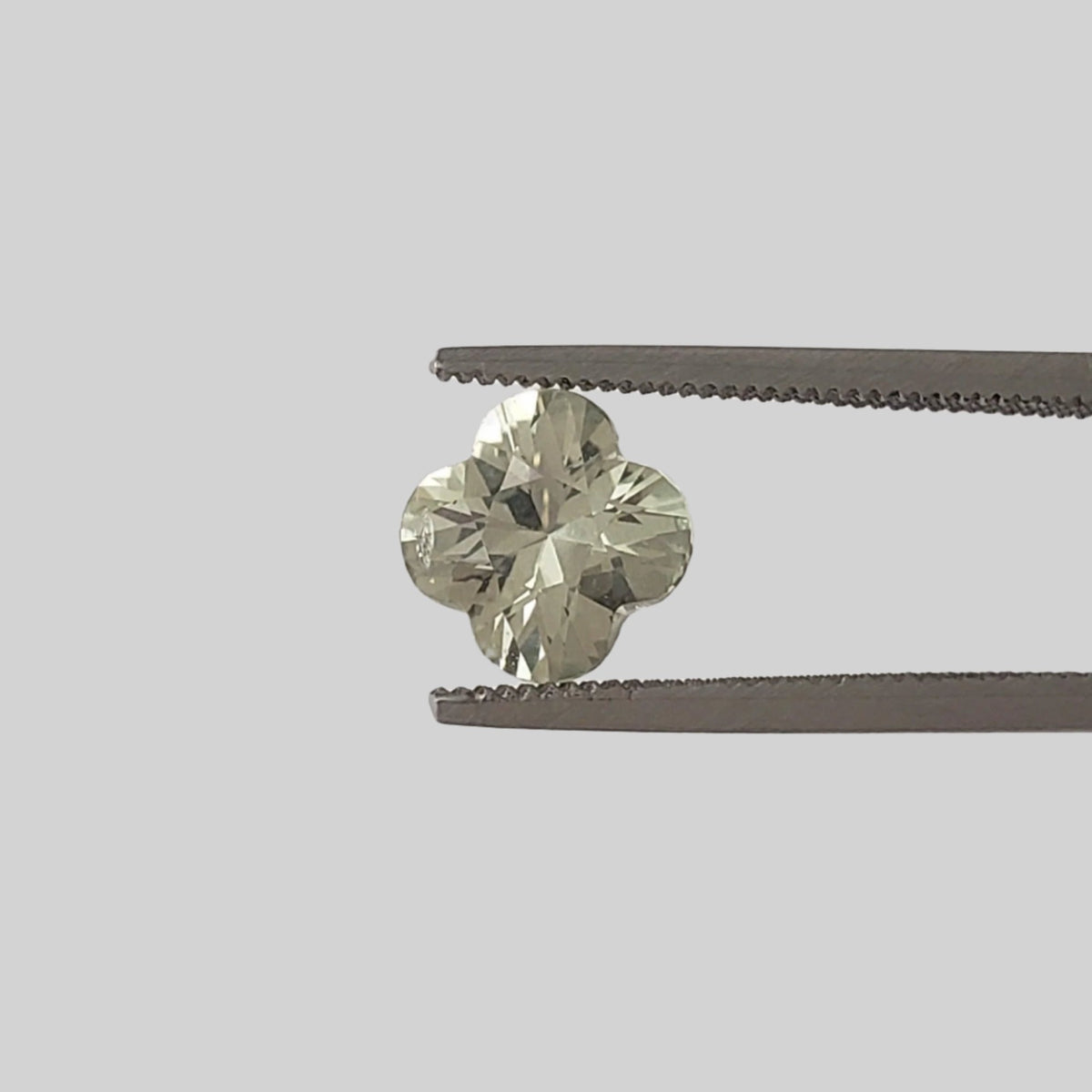  Sapphire | Flower Shape Diamond Cut | Green | 6.5mm 1.52ct | Africa 