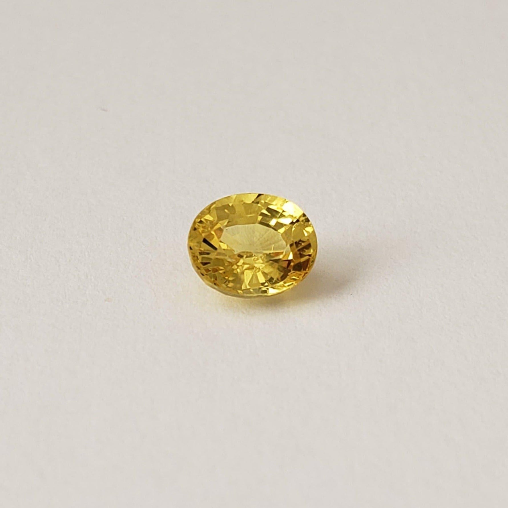  Sapphire | Oval Cut | Canary Yellow | 6.1x5.1mm 1.03ct 1
